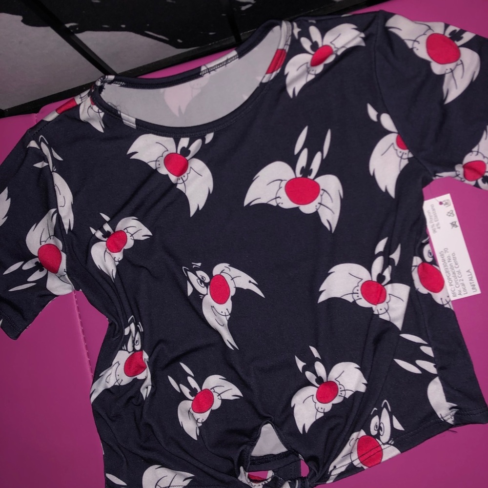 🖤Cute Top 🖤 - Picture 3 of 4
